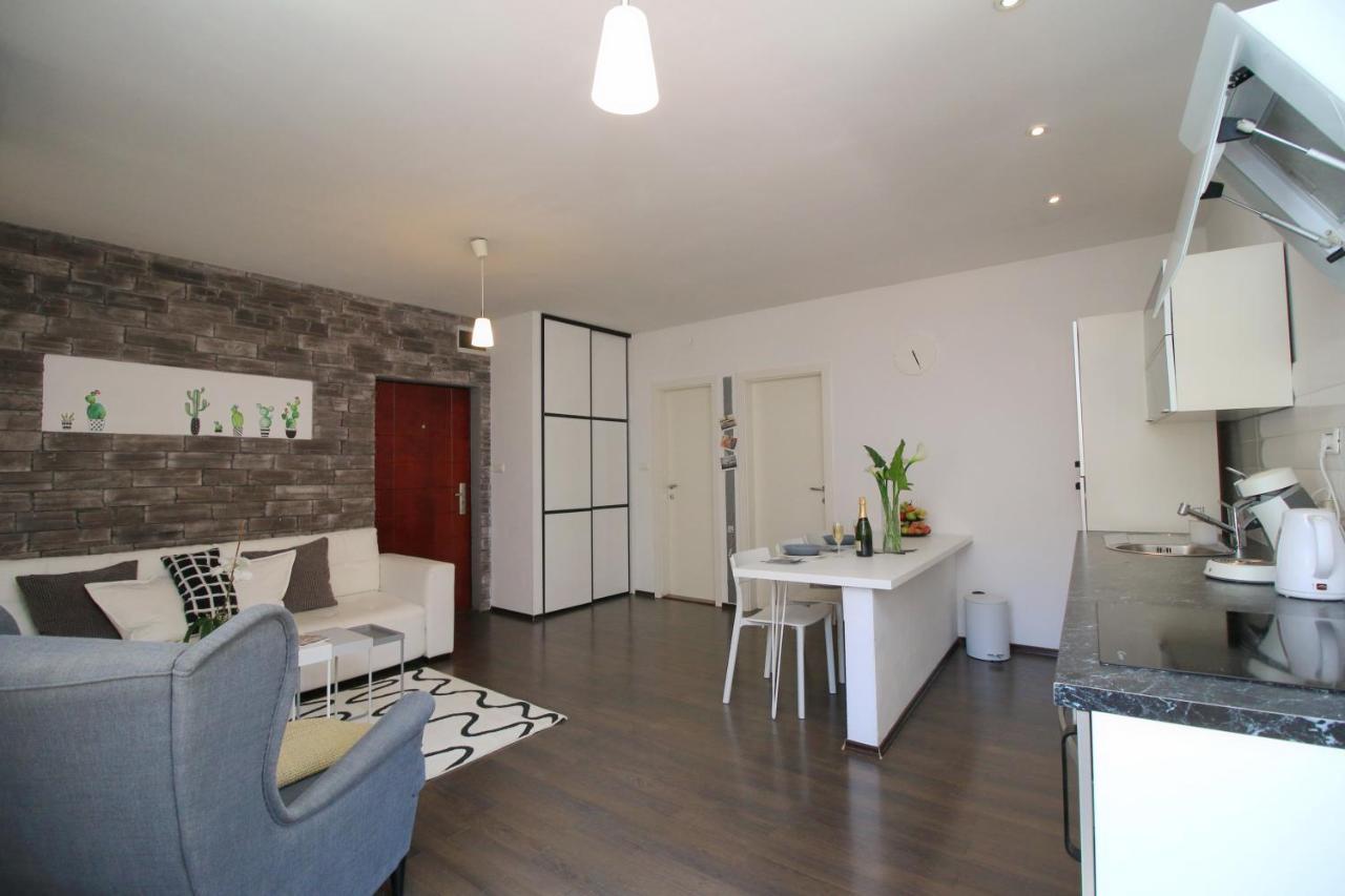 Carrera Corner Apartman *