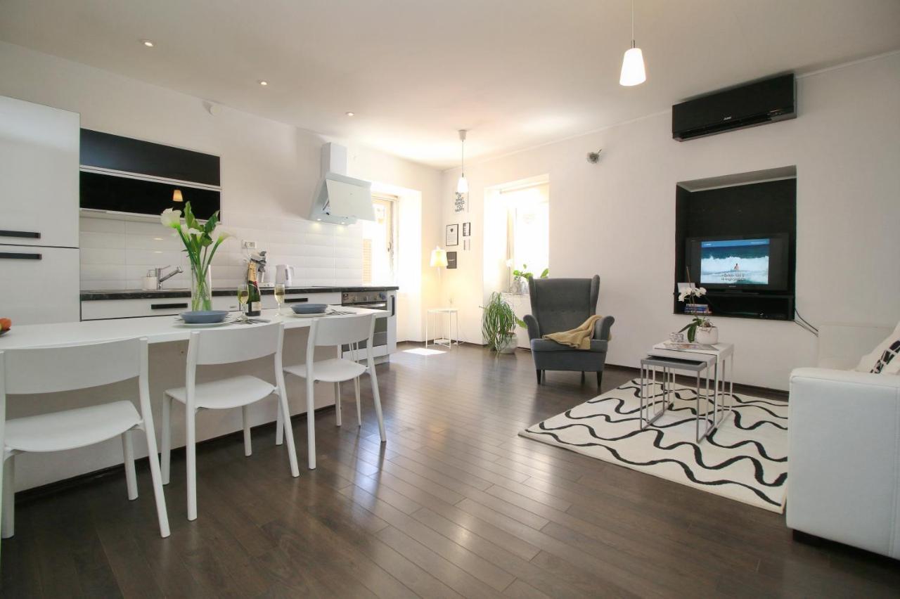 Carrera Corner Apartman *